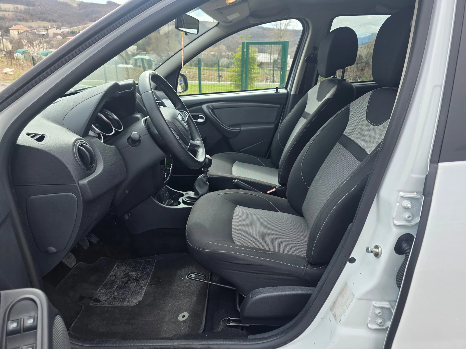 Dacia Duster 1.5DCI 128000km EURO6B, снимка 12 - Автомобили и джипове - 53956126