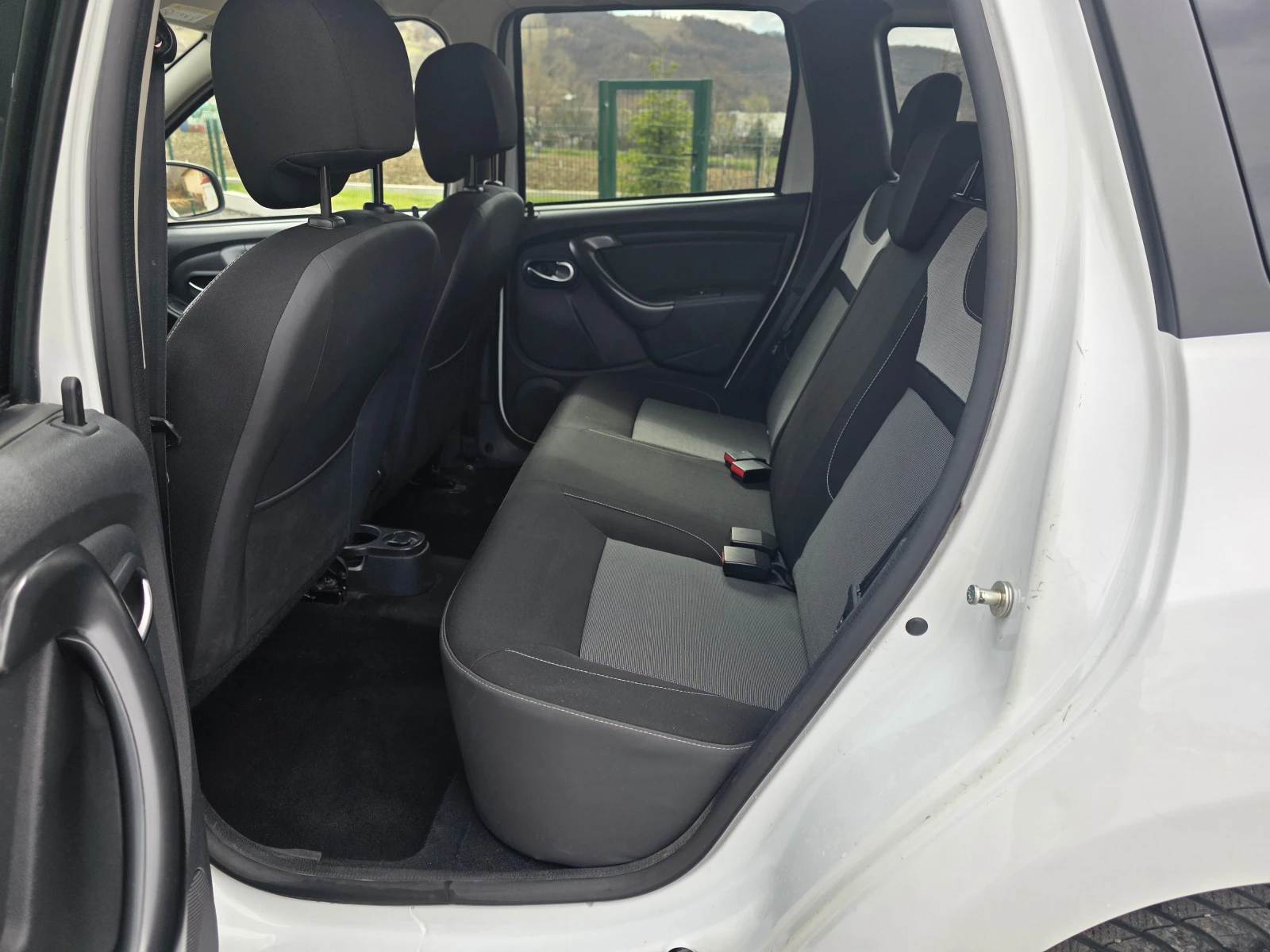 Dacia Duster 1.5DCI 128000km EURO6B, снимка 11 - Автомобили и джипове - 53956126