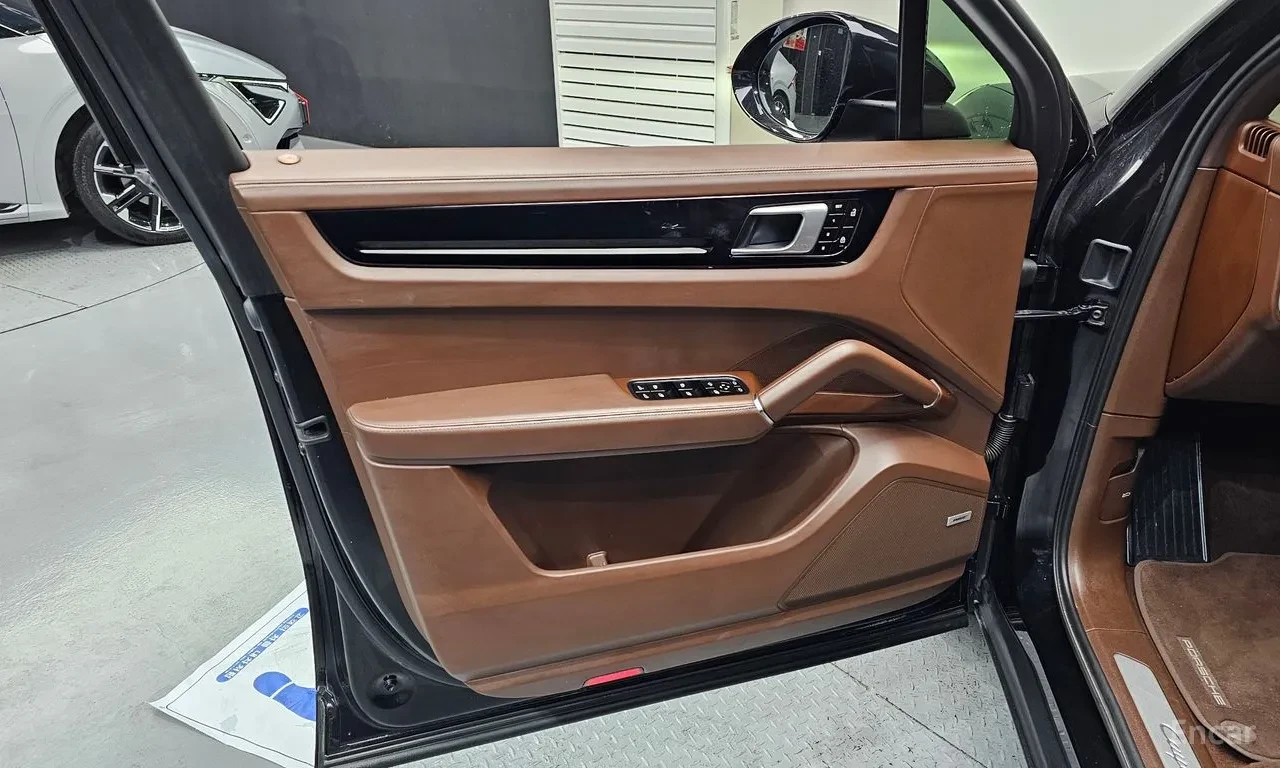 Porsche Cayenne, снимка 15 - Автомобили и джипове - 54944919