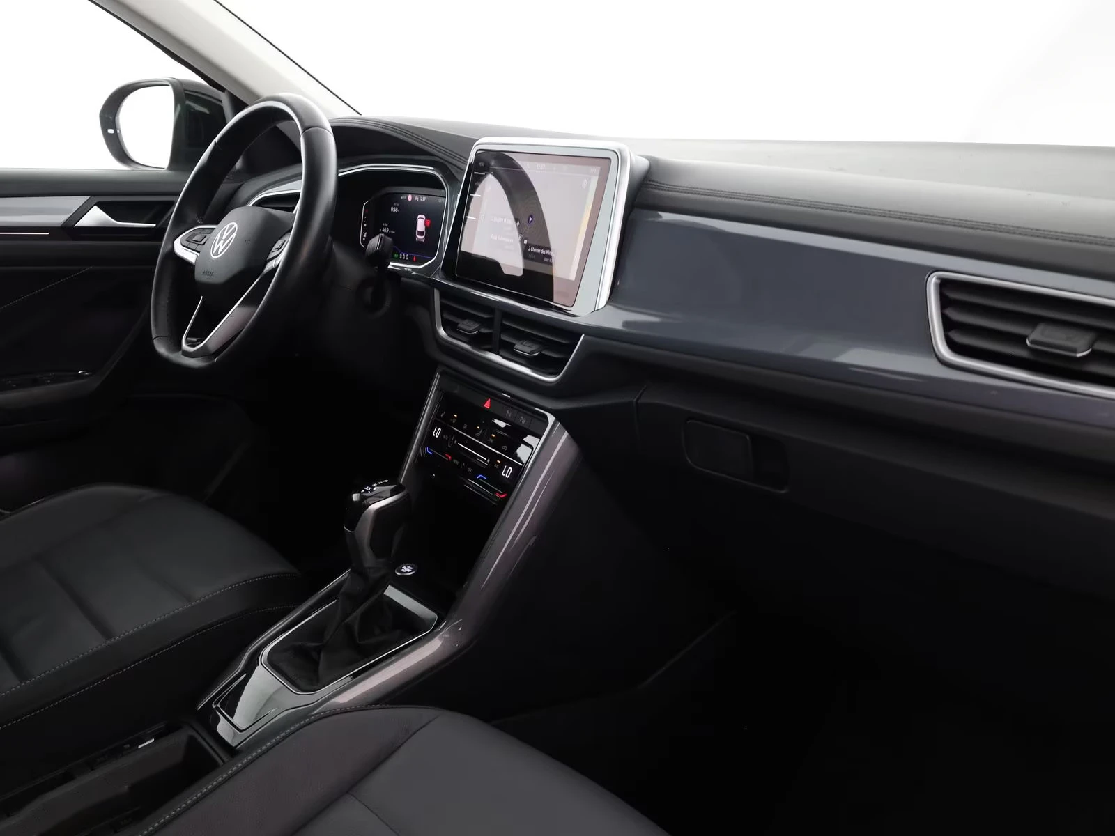 VW T-Roc 2.0TDI/R-DESIGN/150HP/DSG/PANO/LED/CAM/KLESS/602z, снимка 11 - Автомобили и джипове - 55277818