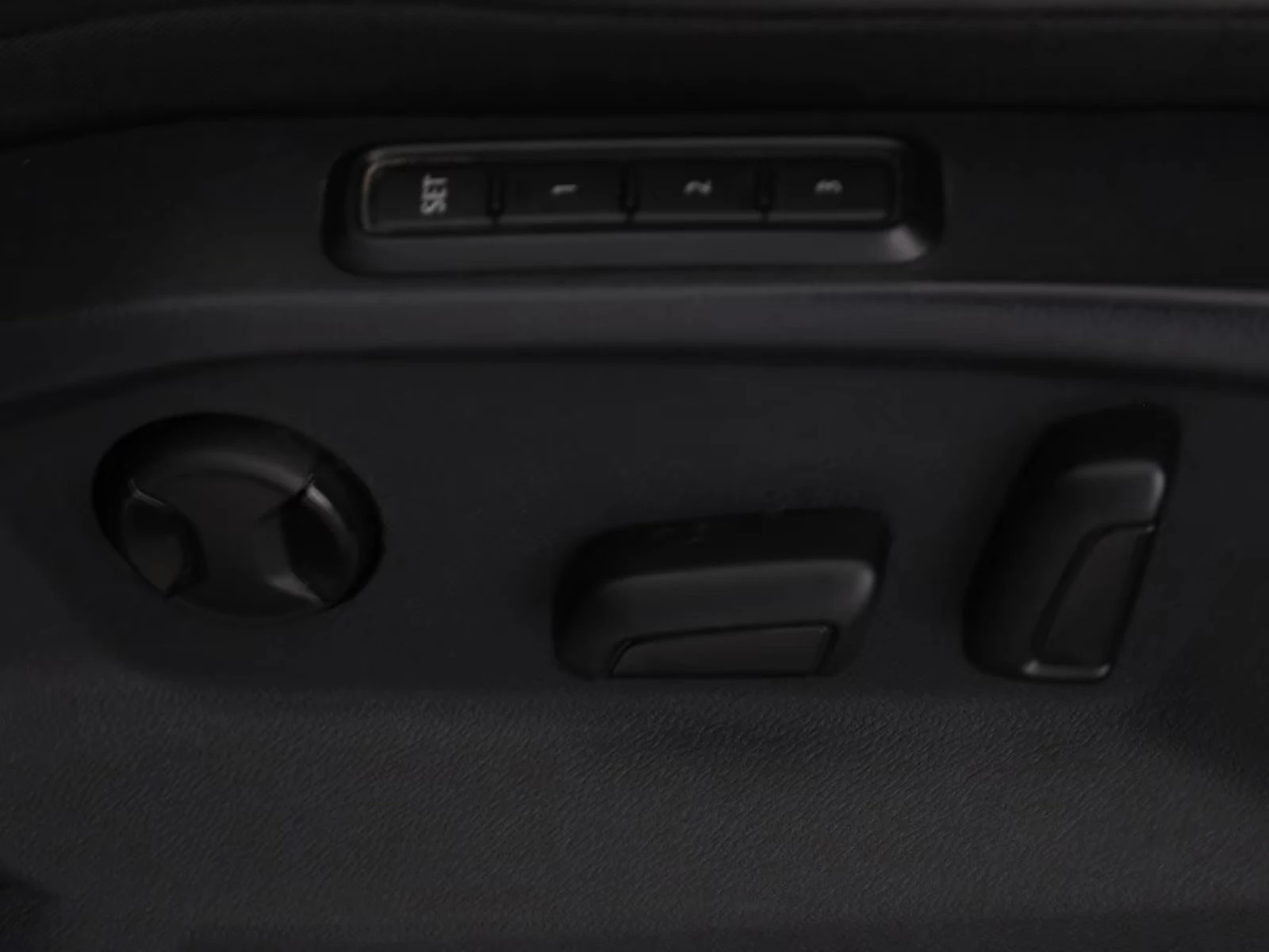 VW T-Roc 2.0TDI/R-DESIGN/150HP/DSG/PANO/LED/CAM/KLESS/602z, снимка 16 - Автомобили и джипове - 55277818
