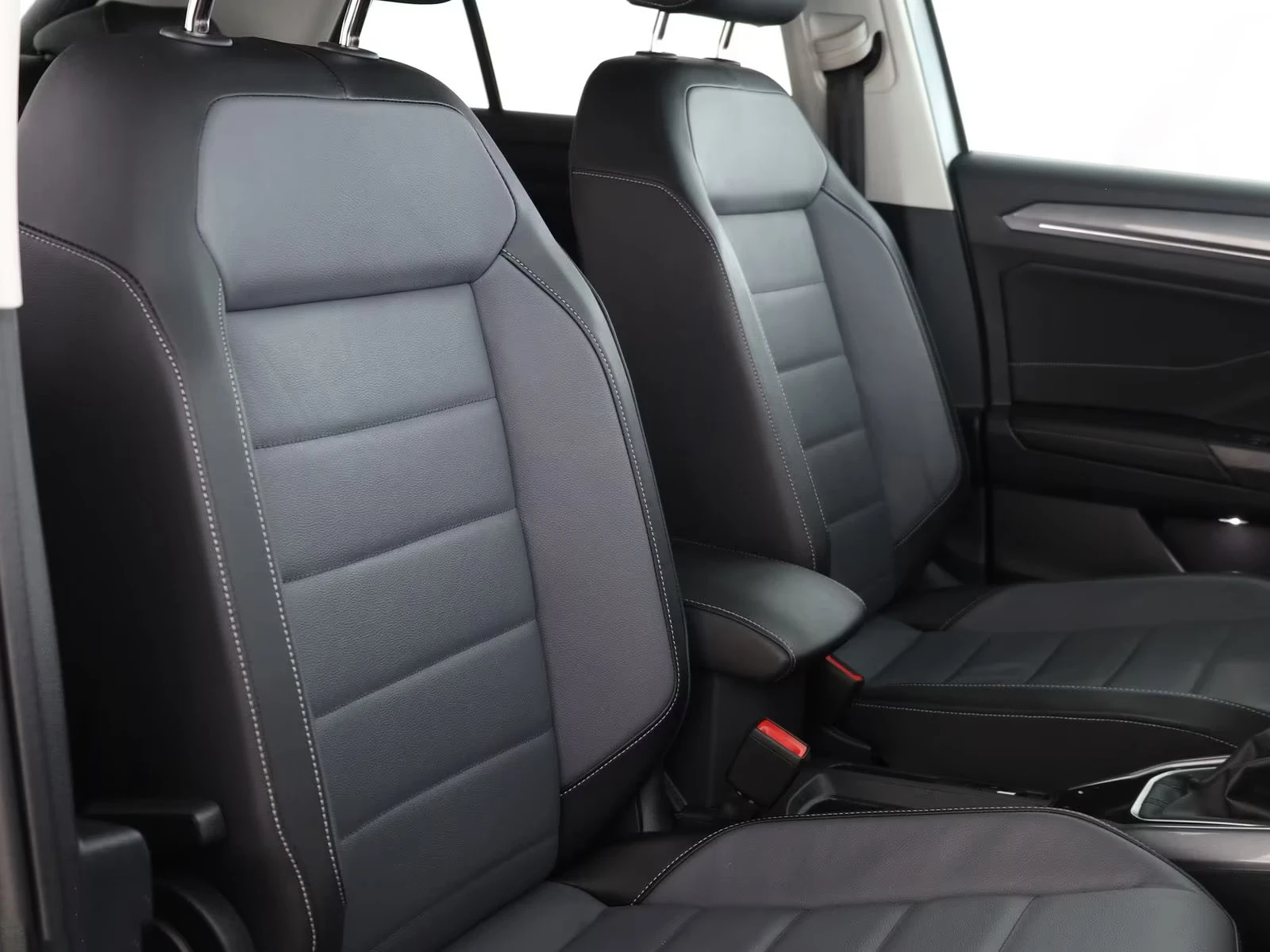 VW T-Roc 2.0TDI/R-DESIGN/150HP/DSG/PANO/LED/CAM/KLESS/602z, снимка 12 - Автомобили и джипове - 55277818