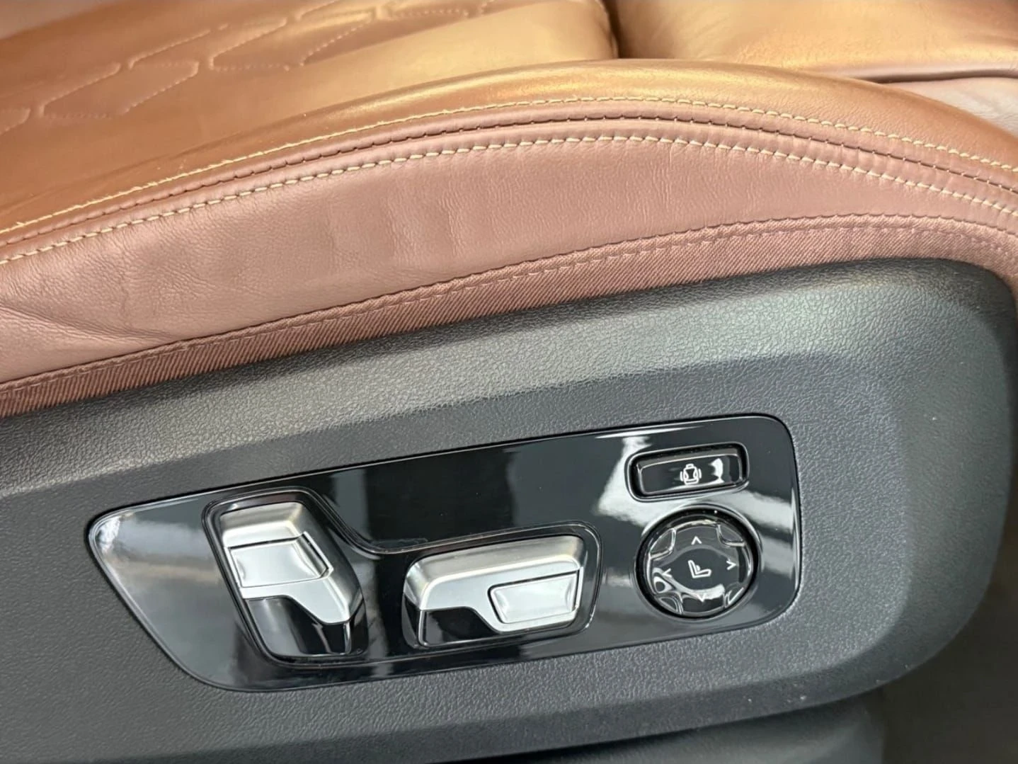 BMW X7 Очакван Внос/ 400 К.С. / INDIVIDUAL / BOWERS & WIL, снимка 11 - Автомобили и джипове - 55930184