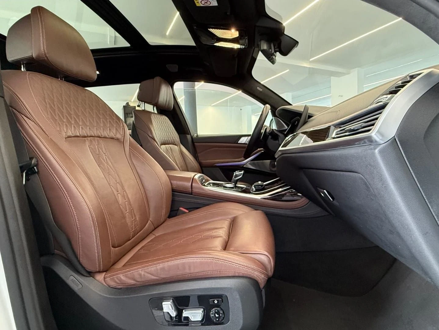BMW X7 Очакван Внос/ 400 К.С. / INDIVIDUAL / BOWERS & WIL, снимка 7 - Автомобили и джипове - 55930184