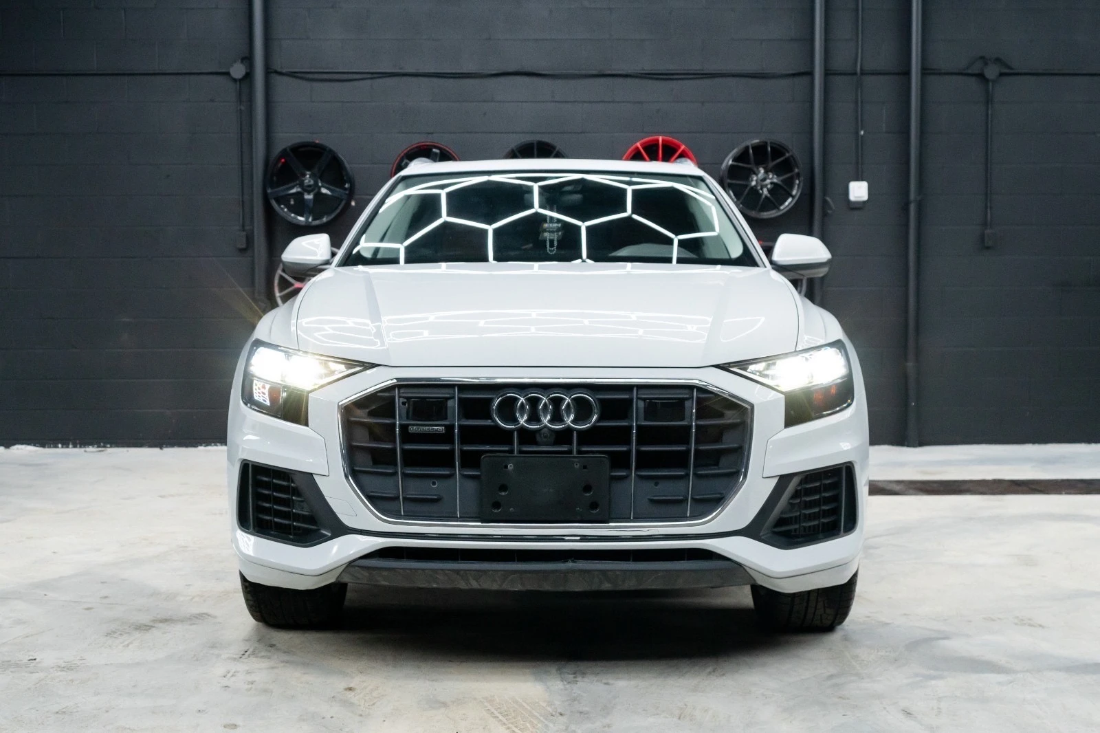 Audi Q8 Virtual Cockpit| CarPlay| Distro| BS| Обдух, снимка 2 - Автомобили и джипове - 56062128