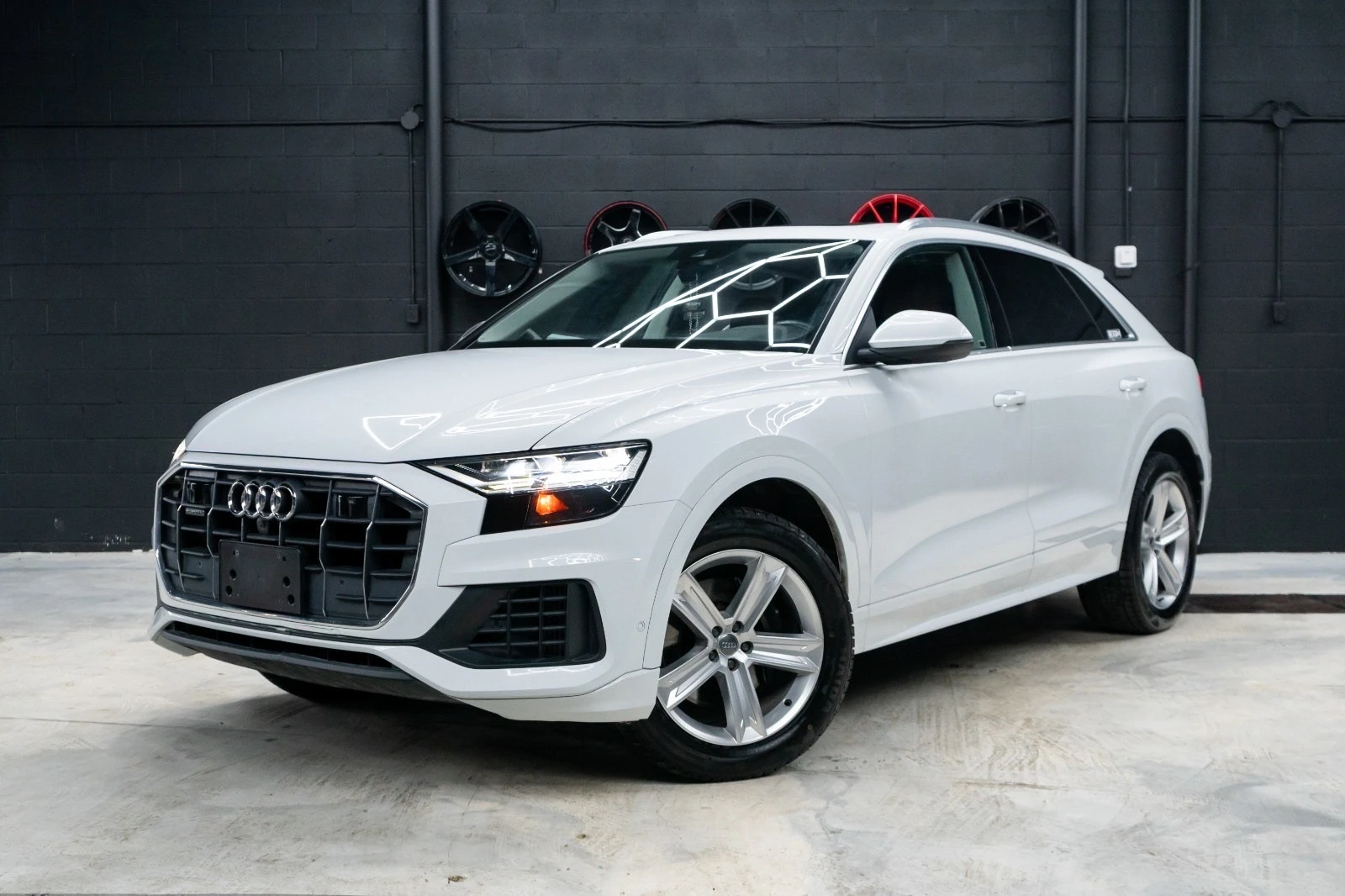 Audi Q8 Virtual Cockpit| CarPlay| Distro| BS| Обдух, снимка 3 - Автомобили и джипове - 56062128