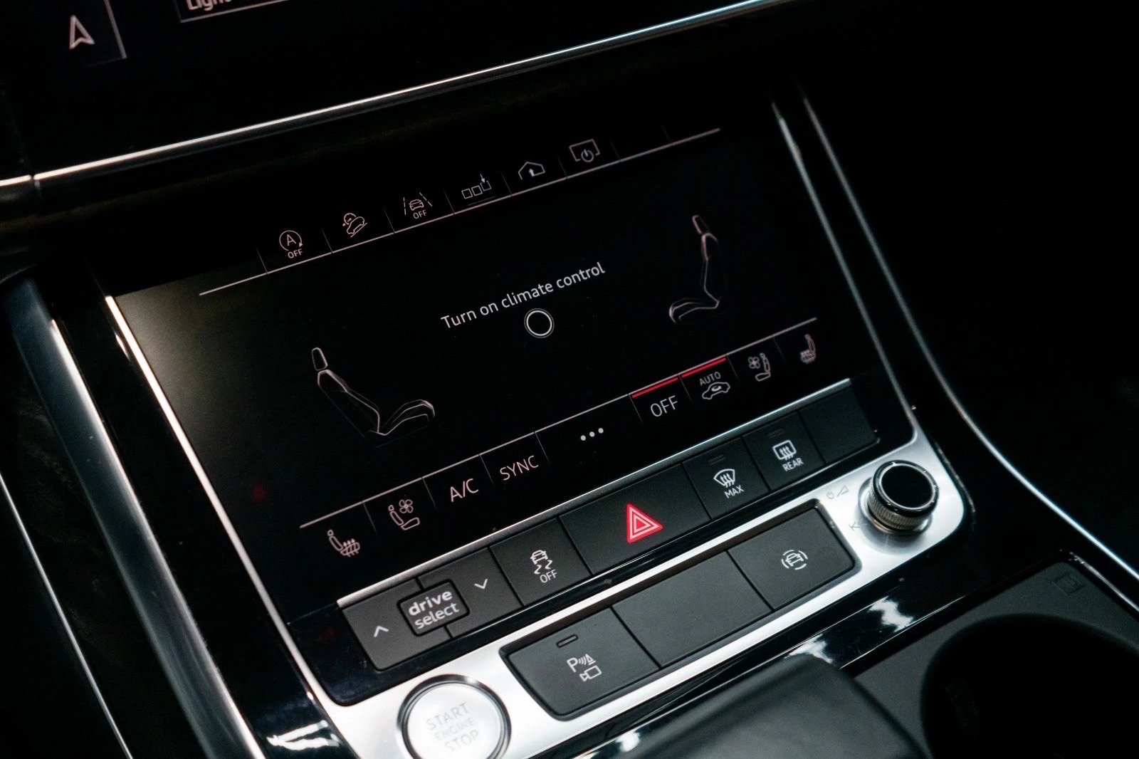 Audi Q8 Virtual Cockpit| CarPlay| Distro| BS| Обдух, снимка 16 - Автомобили и джипове - 56062128