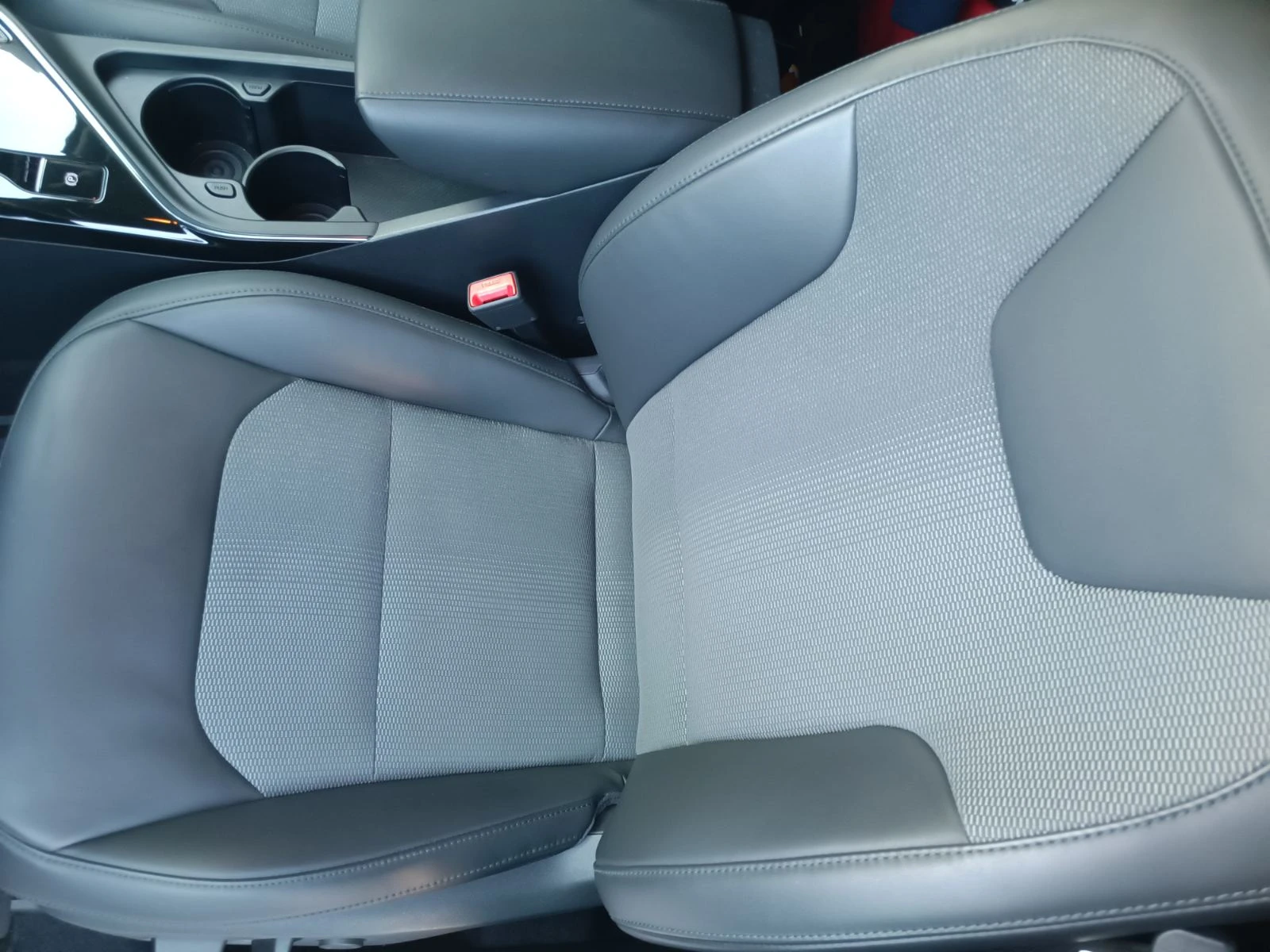 Kia Niro 1.6 Hybrid, снимка 10 - Автомобили и джипове - 56366969