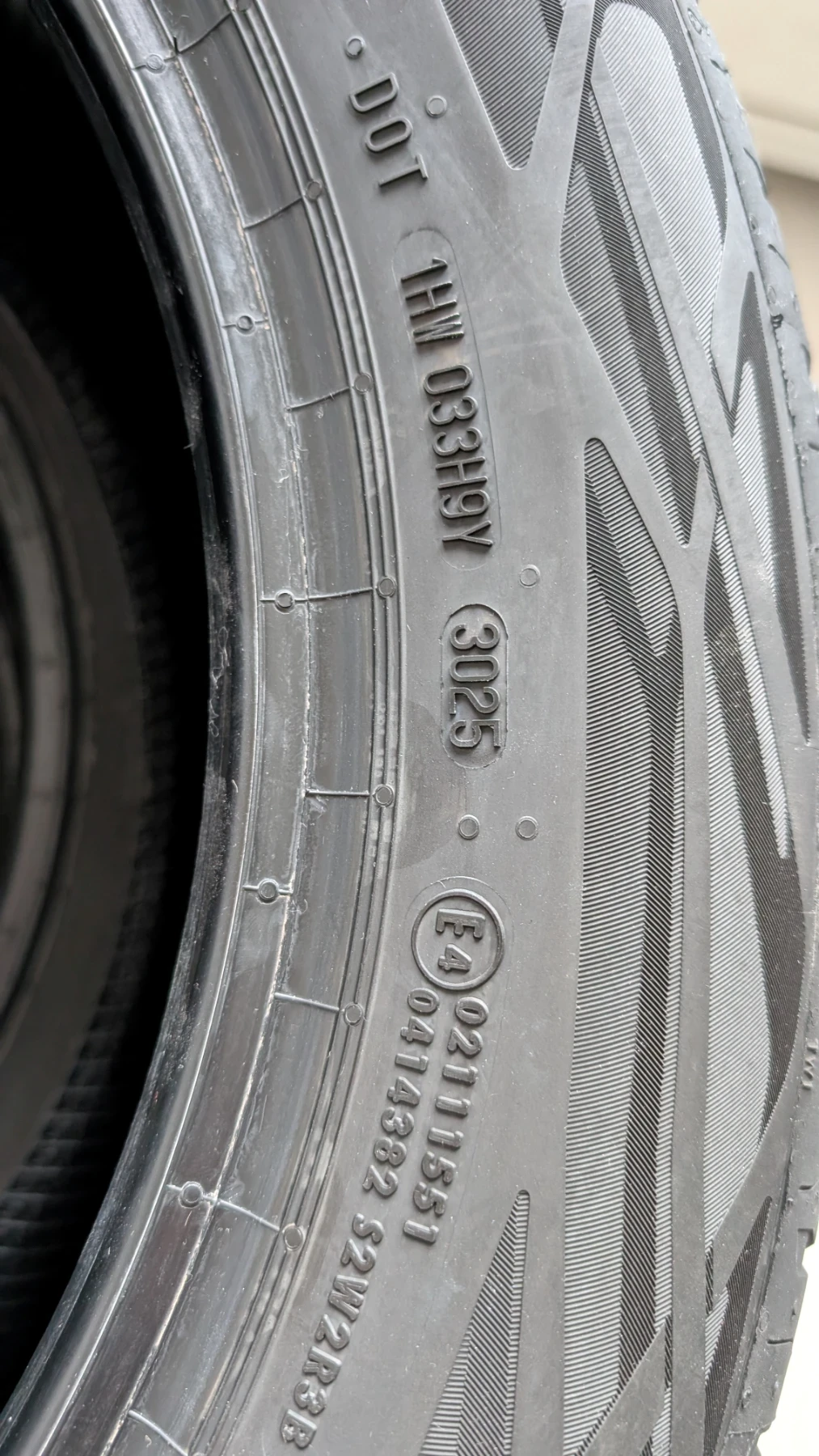 Гуми Летни 215/55R17, снимка 3 - Гуми и джанти - 54918856
