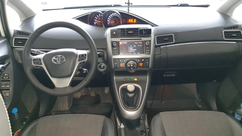 Toyota Verso 2.2 D-CAT, снимка 7 - Автомобили и джипове - 47979288