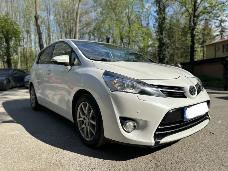 Toyota Verso 2.2 D-CAT, снимка 3 - Автомобили и джипове - 47979288