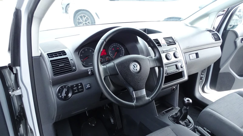 VW Touran 1.6i-ЗАВОДСКА ГАЗ, снимка 13 - Автомобили и джипове - 48704250