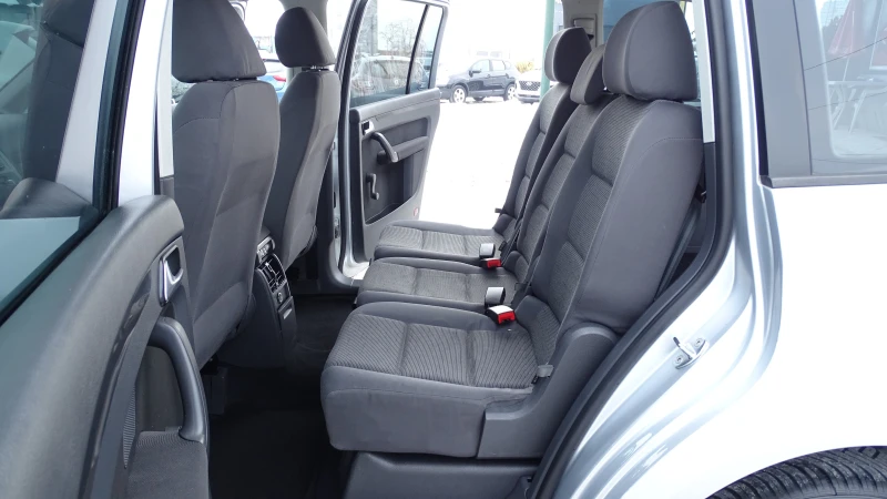 VW Touran 1.6i-ЗАВОДСКА ГАЗ, снимка 10 - Автомобили и джипове - 48704250