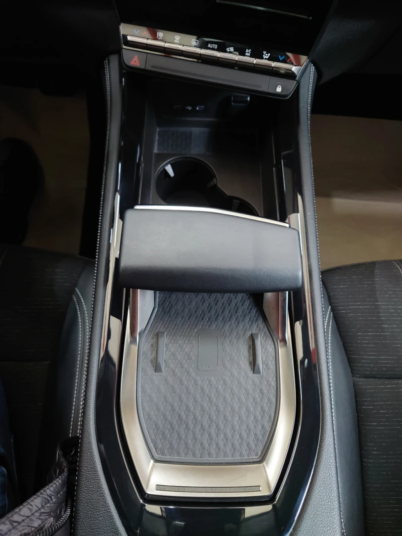 Renault Austral  1.3 Techno MHEV, снимка 15 - Автомобили и джипове - 53379232