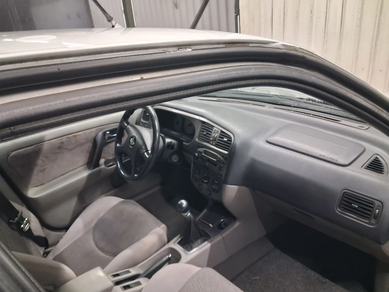 Nissan Primera 1.8 Газов инжекцион, снимка 5 - Автомобили и джипове - 53400034