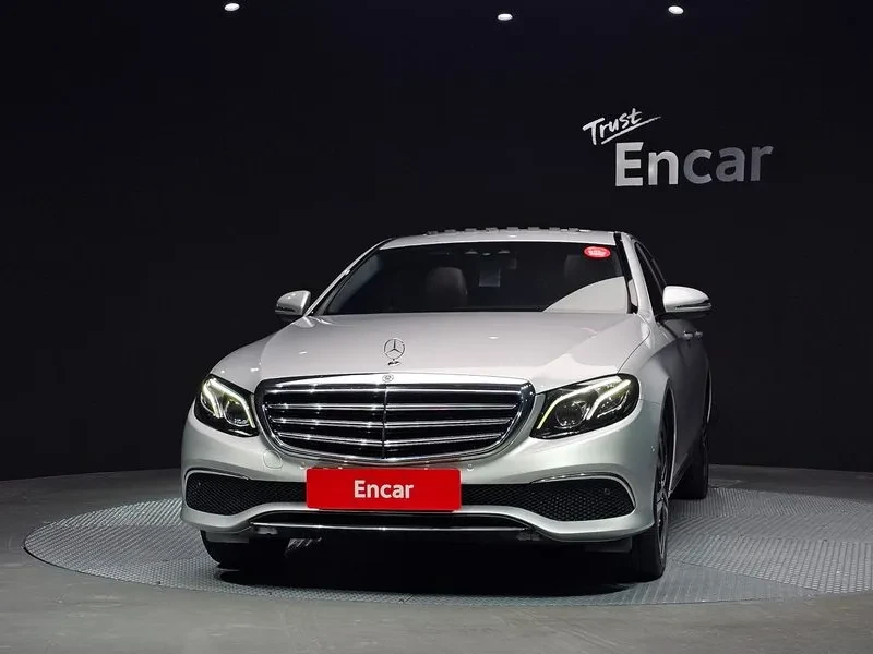 Mercedes-Benz E 220  Exclusive, снимка 3 - Автомобили и джипове - 55102150