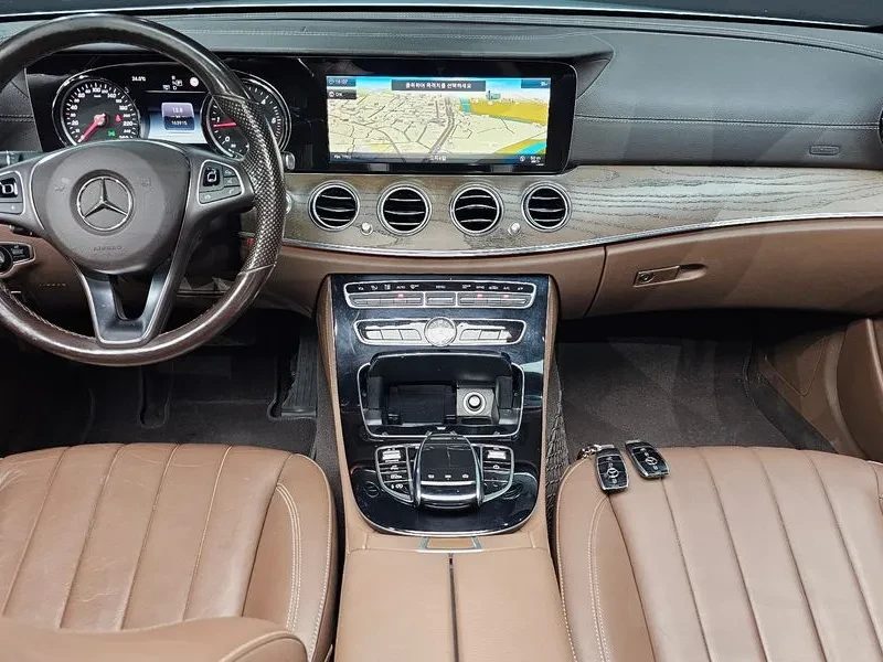 Mercedes-Benz E 220  Exclusive, снимка 7 - Автомобили и джипове - 55102150