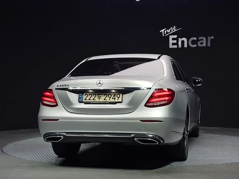 Mercedes-Benz E 220  Exclusive, снимка 4 - Автомобили и джипове - 55102150