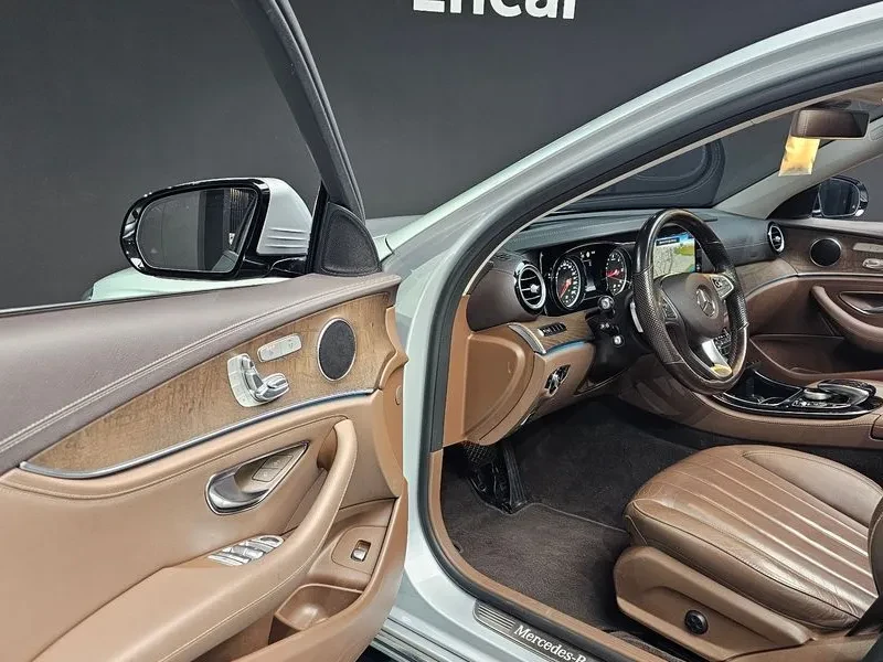 Mercedes-Benz E 220  Exclusive, снимка 13 - Автомобили и джипове - 55102150