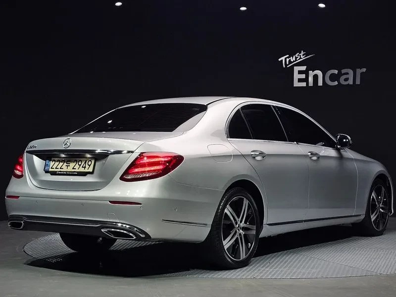 Mercedes-Benz E 220  Exclusive, снимка 2 - Автомобили и джипове - 55102150
