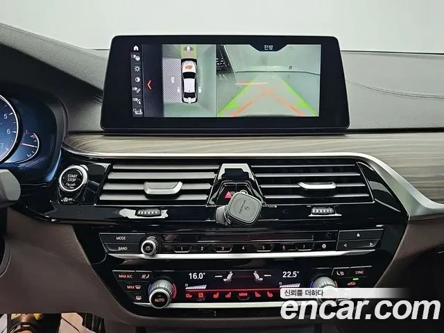 BMW 530 xDrive M Sport Package Plus / АВТОКРЕДИТ, снимка 9 - Автомобили и джипове - 56059362