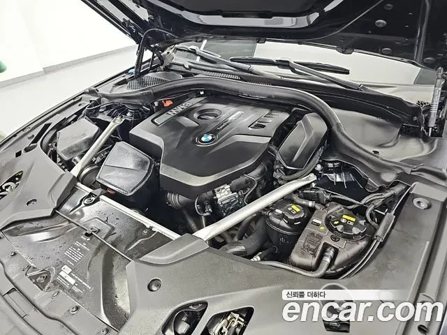 BMW 530 xDrive M Sport Package Plus / АВТОКРЕДИТ, снимка 13 - Автомобили и джипове - 56059362
