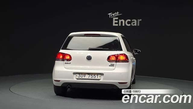 VW Golf, снимка 4 - Автомобили и джипове - 56077542