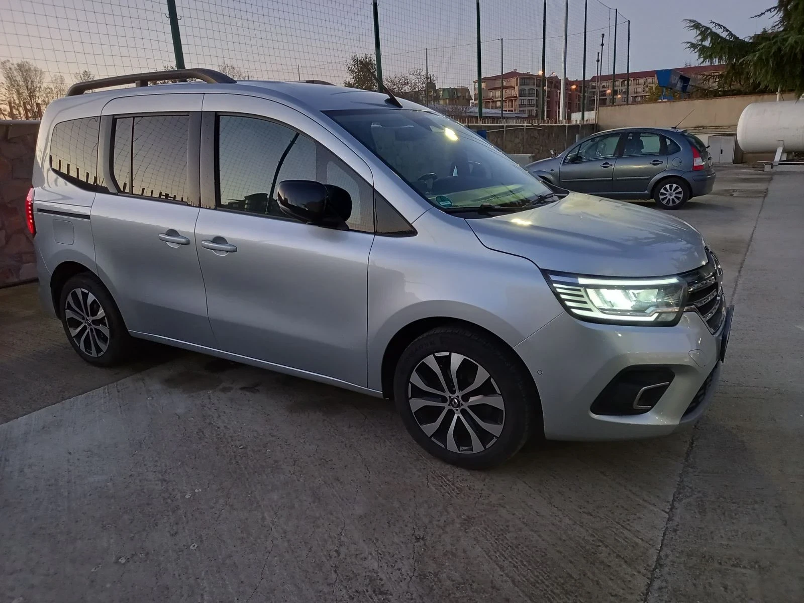 Renault Kangoo Renault Kangoo 1.4 Benzin 131 ps Evro 6 - изображение 4