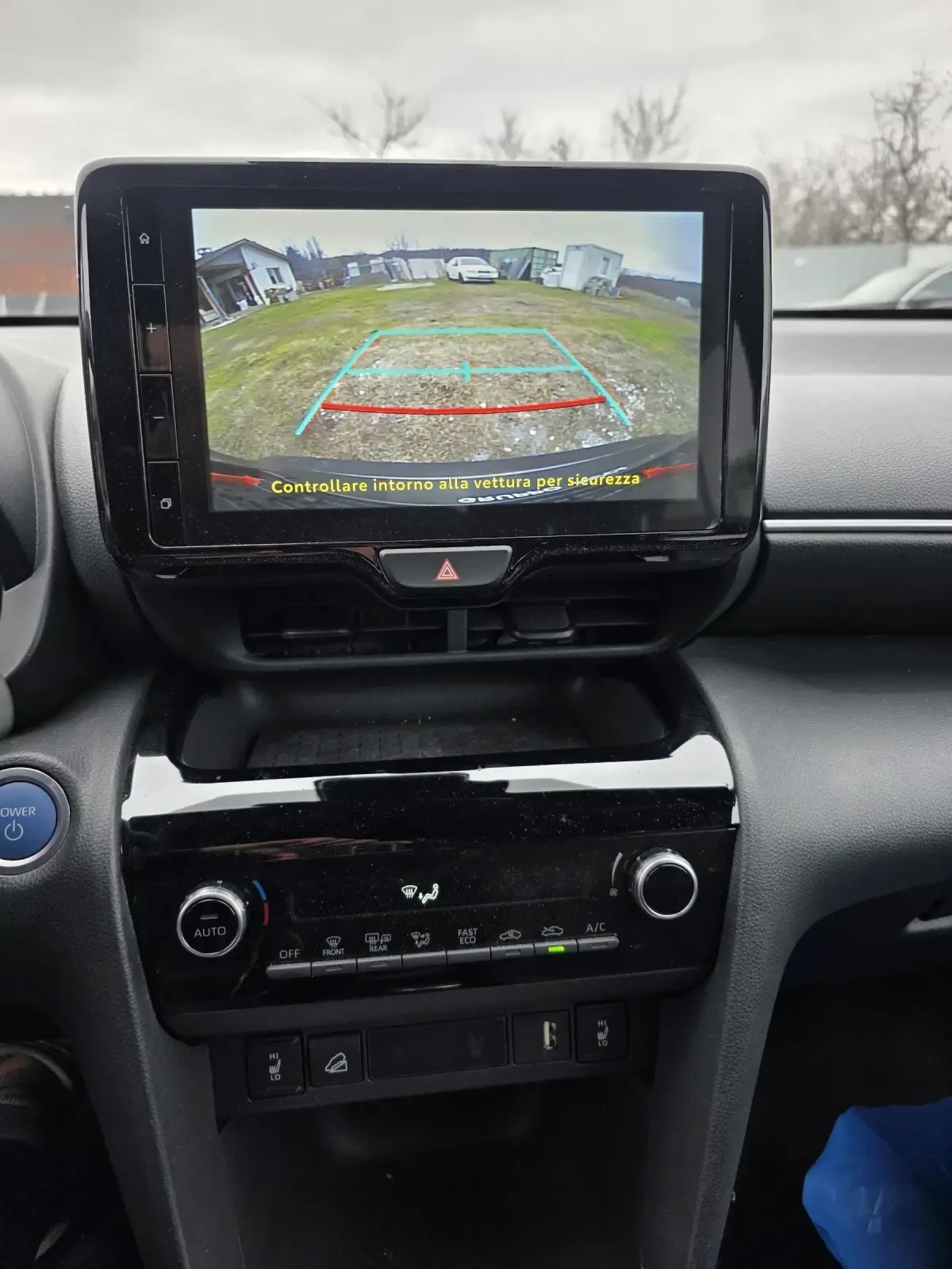 Toyota Yaris Cross 1.5 Hybrid 4X4 - изображение 10