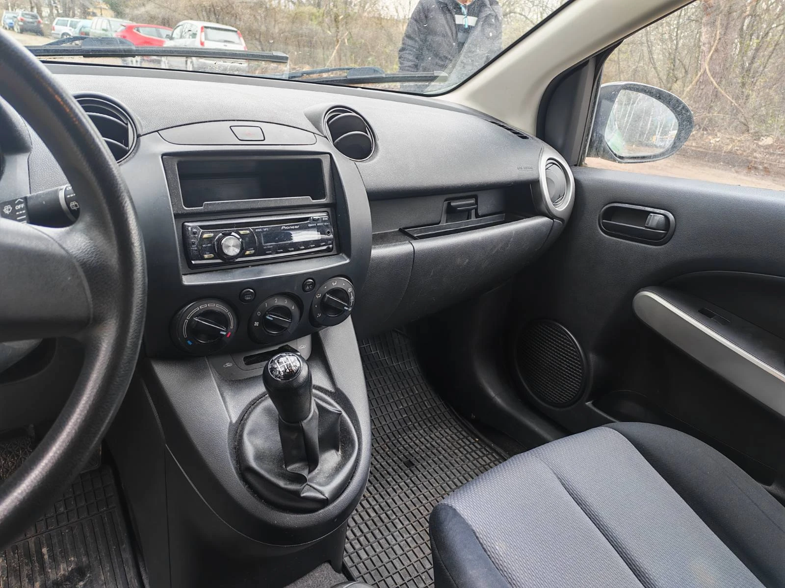 Mazda 2, снимка 10 - Автомобили и джипове - 53963248