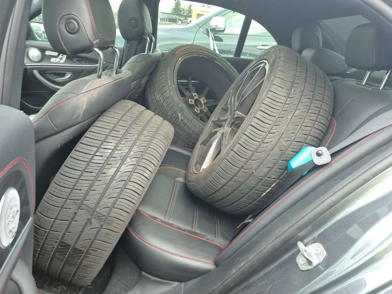 Mercedes-Benz E 43 AMG CARFAX/Дистроник/+ ГУМИ и ДЖАНТИ/Панорама/Подгрев/, снимка 11 - Автомобили и джипове - 54034170