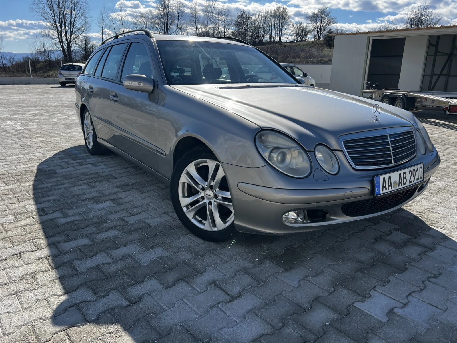Mercedes-Benz E 200, снимка 5 - Автомобили и джипове - 54220379