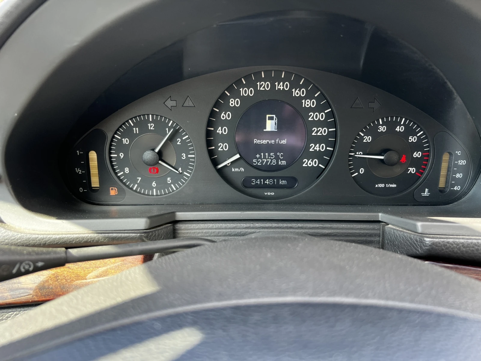 Mercedes-Benz E 200, снимка 7 - Автомобили и джипове - 54220379