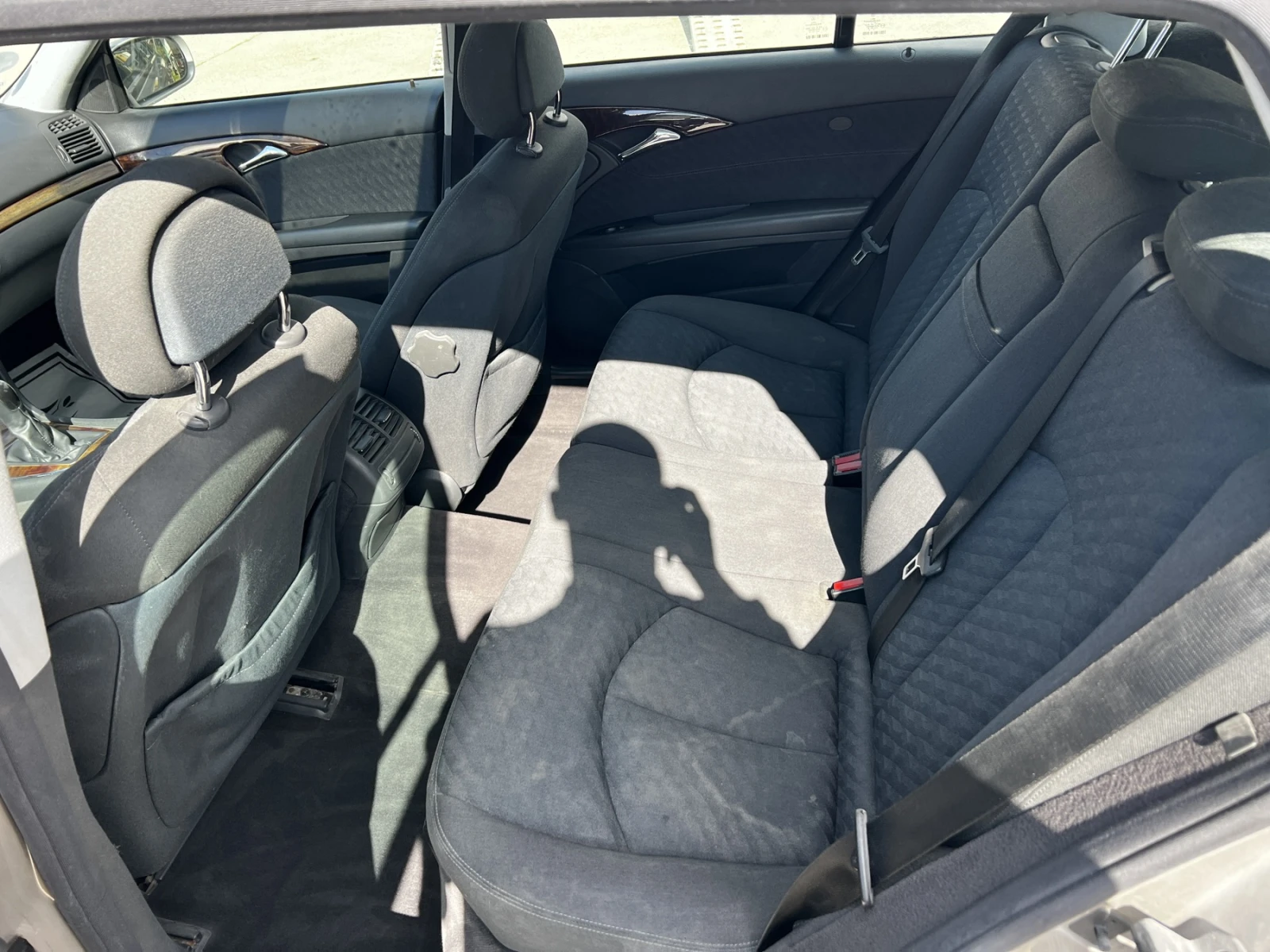 Mercedes-Benz E 200, снимка 9 - Автомобили и джипове - 54220379