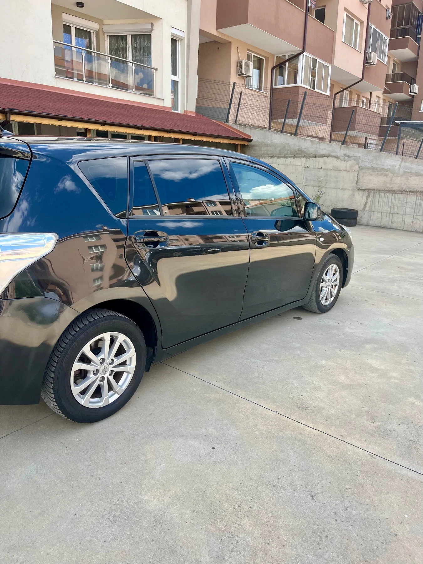 Toyota Verso 2.0 D4D, снимка 3 - Автомобили и джипове - 54986826
