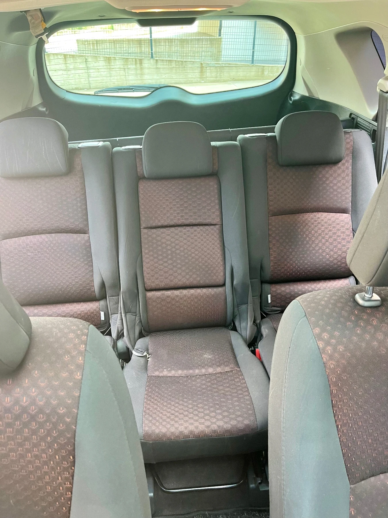 Toyota Verso 2.0 D4D, снимка 10 - Автомобили и джипове - 54986826