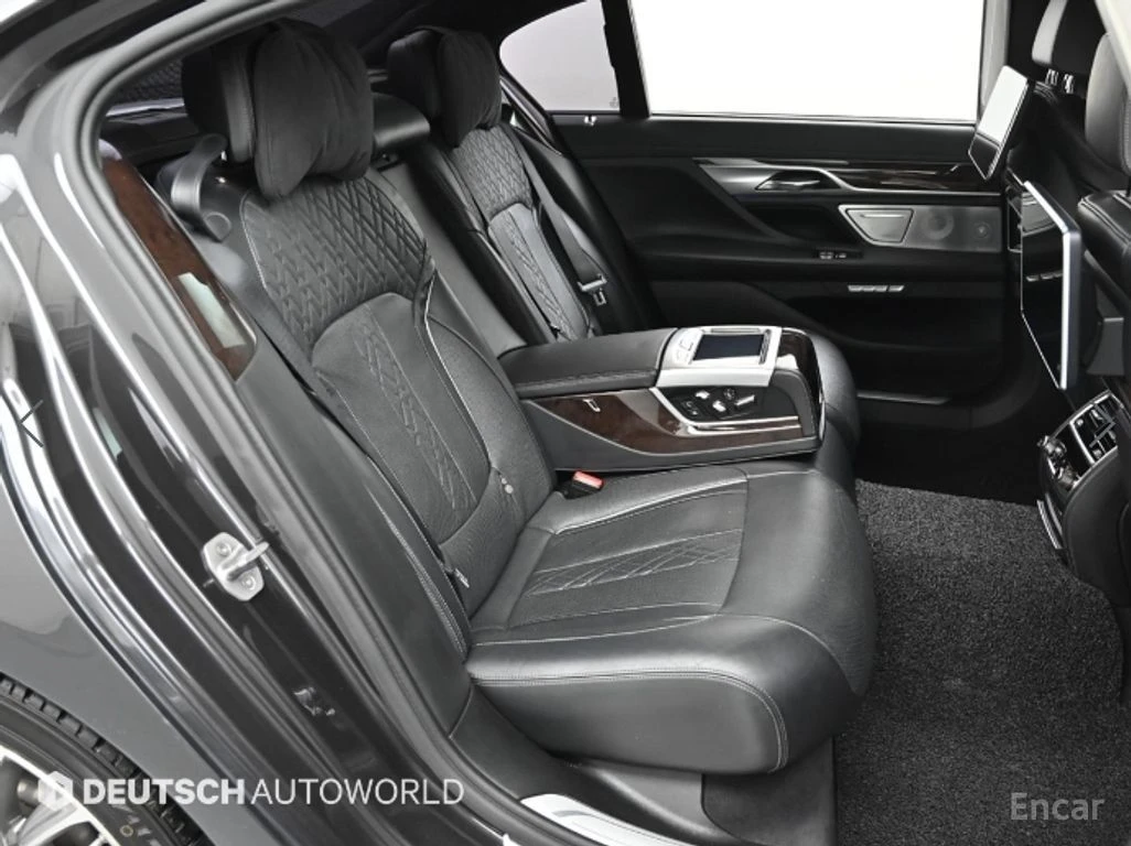 BMW 750 Li xDrive* BOWERS & WILKINS* МАСАЖ* 360* ХЕДЪП* TV, снимка 15 - Автомобили и джипове - 55045973