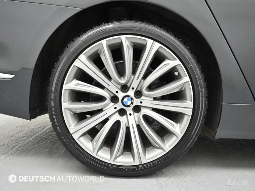 BMW 750 Li xDrive* BOWERS & WILKINS* МАСАЖ* 360* ХЕДЪП* TV, снимка 5 - Автомобили и джипове - 55045973