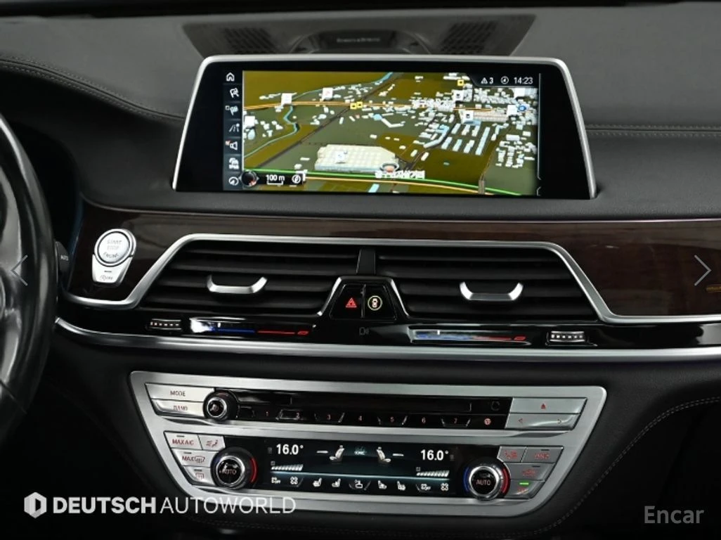 BMW 750 Li xDrive* BOWERS & WILKINS* МАСАЖ* 360* ХЕДЪП* TV, снимка 11 - Автомобили и джипове - 55045973