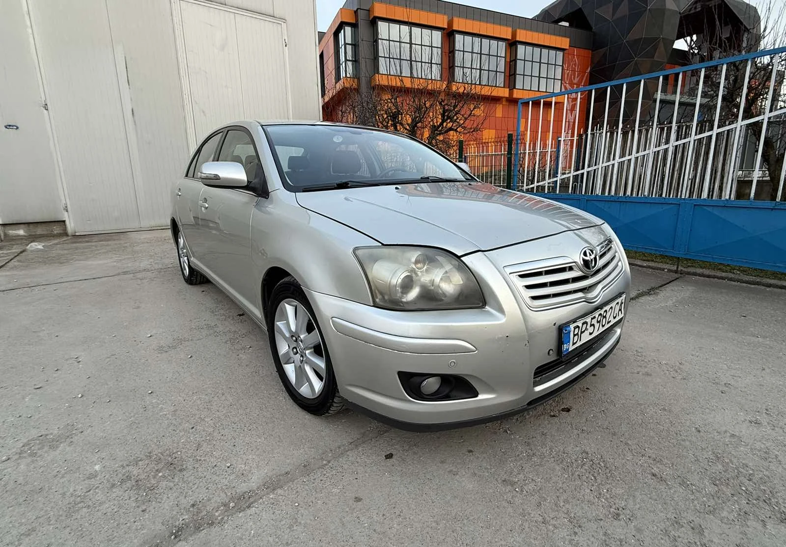 Toyota Avensis 2.0 D4D, снимка 2 - Автомобили и джипове - 55054320