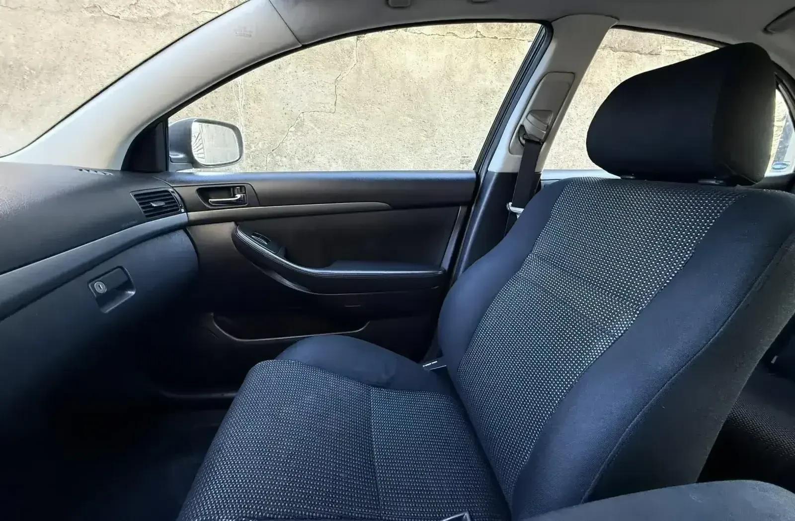 Toyota Avensis 2.0 D4D, снимка 13 - Автомобили и джипове - 55054320