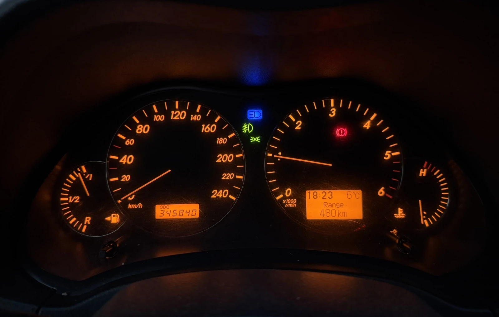 Toyota Avensis 2.0 D4D, снимка 12 - Автомобили и джипове - 55054320