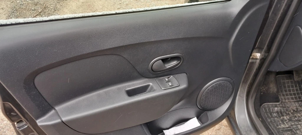 Dacia Sandero 1.0 SCe, снимка 8 - Автомобили и джипове - 55259563