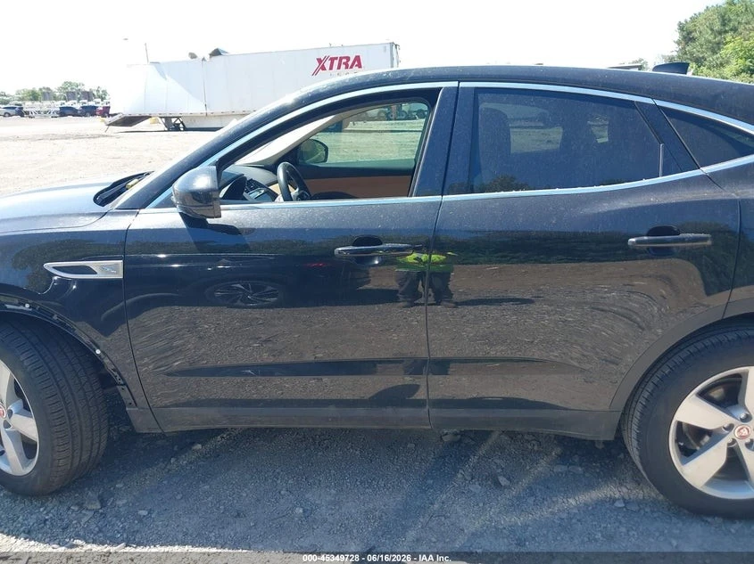 Jaguar E-pace * AWD* ПАНО* KEYLESS* Camera* ПОДГРЕВ* , снимка 4 - Автомобили и джипове - 55433651