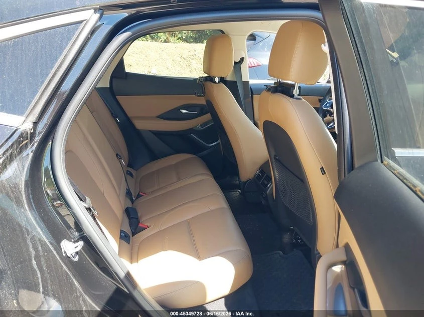 Jaguar E-pace * AWD* ПАНО* KEYLESS* Camera* ПОДГРЕВ* , снимка 12 - Автомобили и джипове - 55433651