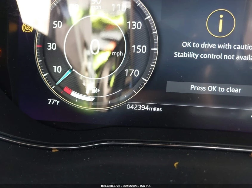 Jaguar E-pace * AWD* ПАНО* KEYLESS* Camera* ПОДГРЕВ* , снимка 16 - Автомобили и джипове - 55433651
