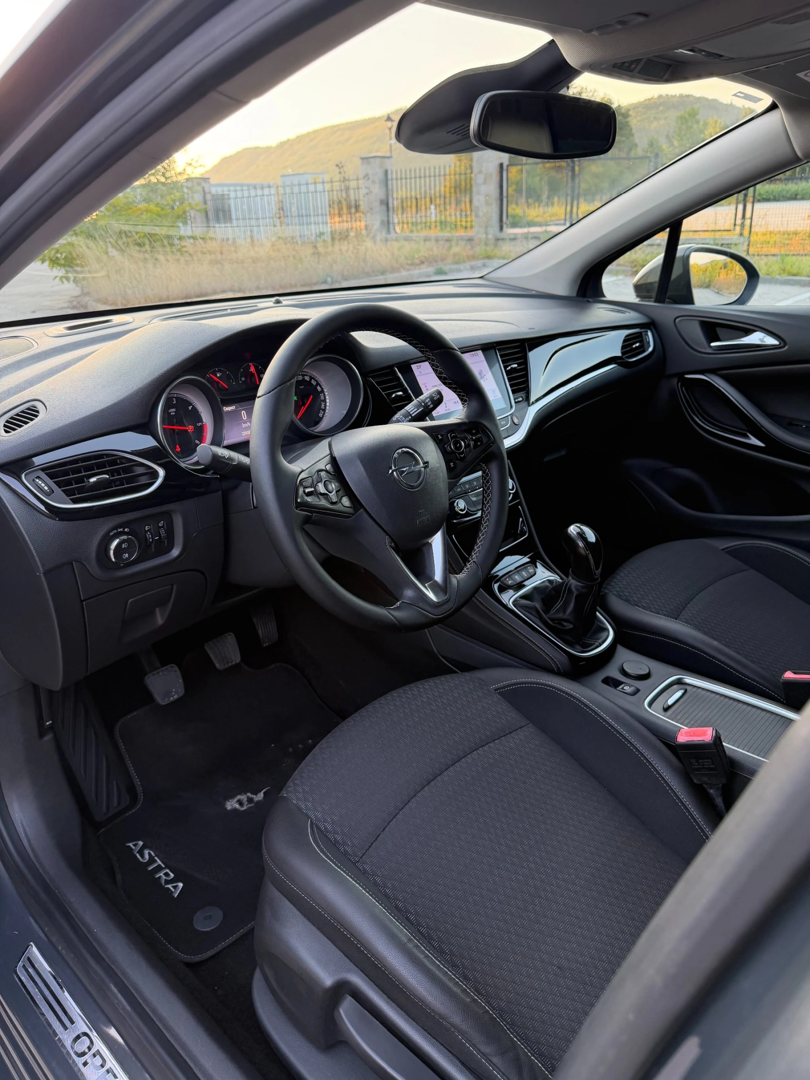 Opel Astra * 1.6CDTI* , снимка 9 - Автомобили и джипове - 55533954