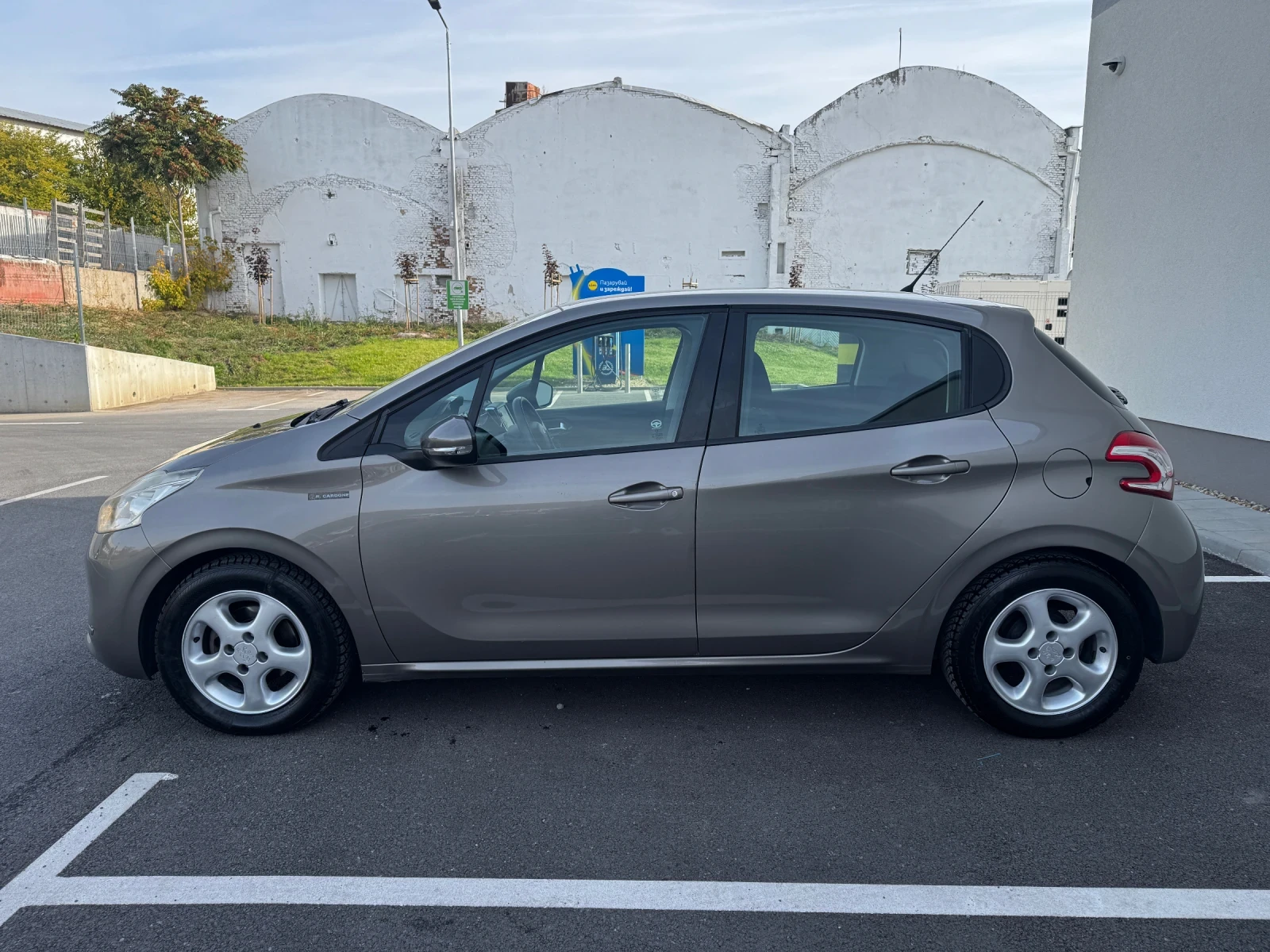 Peugeot 208 1.4 HDI, снимка 3 - Автомобили и джипове - 56418491