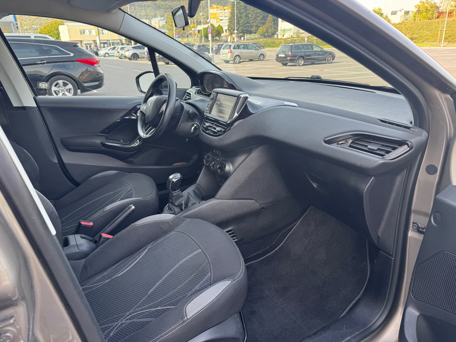 Peugeot 208 1.4 HDI, снимка 10 - Автомобили и джипове - 56418491
