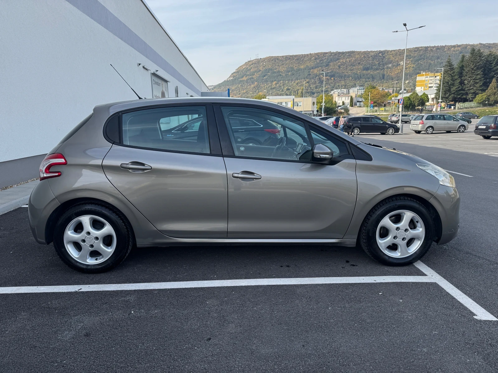 Peugeot 208 1.4 HDI, снимка 6 - Автомобили и джипове - 56418491